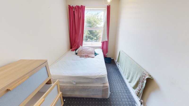 St Johns Close, Hyde Park, Leeds
