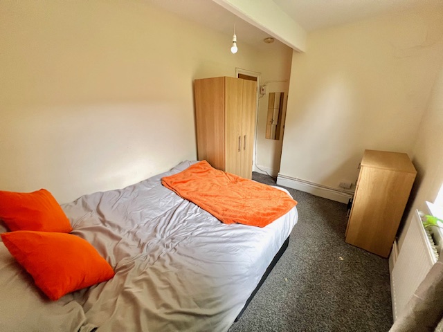 Midland Passage, Hyde Park, Leeds